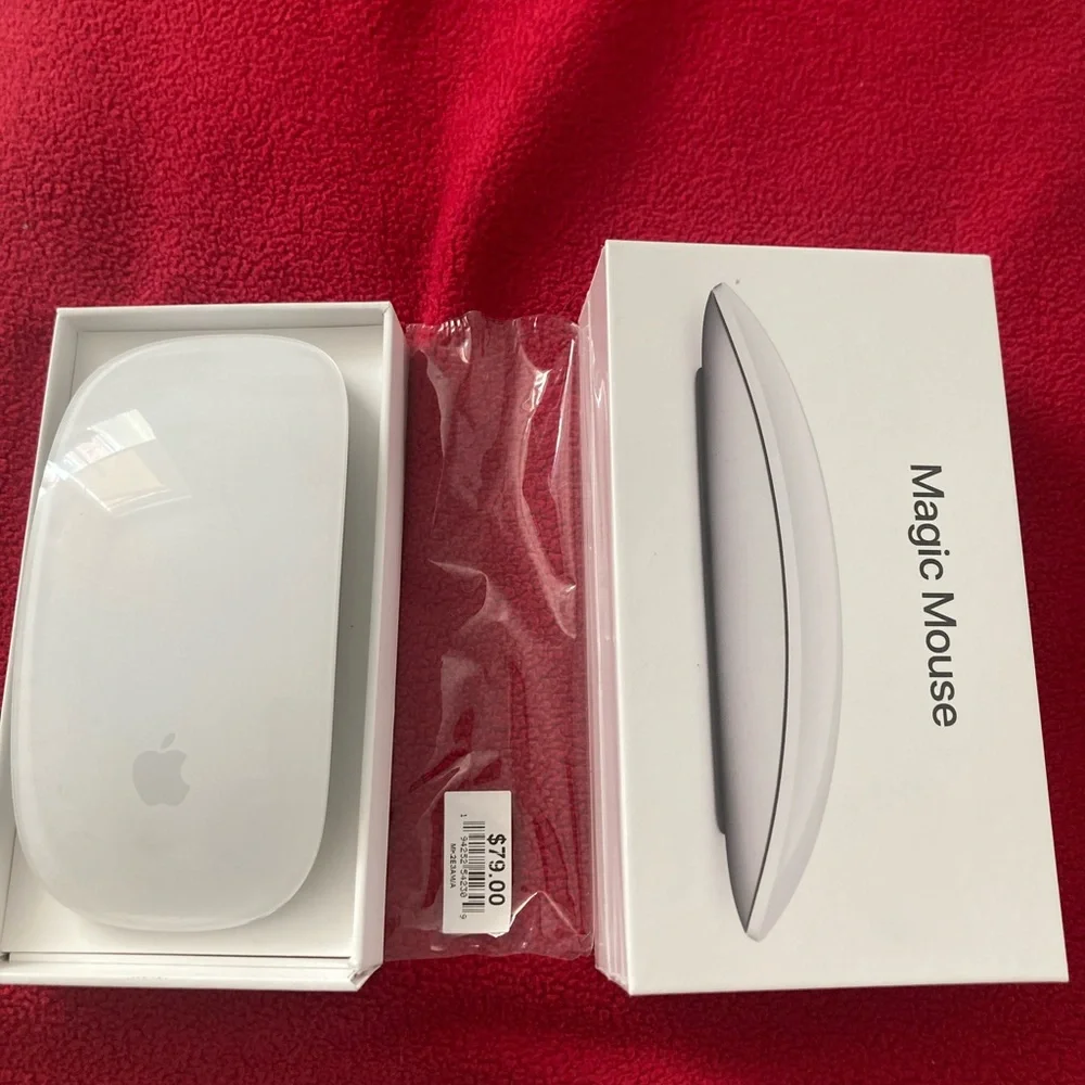 Apple Magic Mouse! Used twice (Wht) Includes USB-C to Lighting cable!